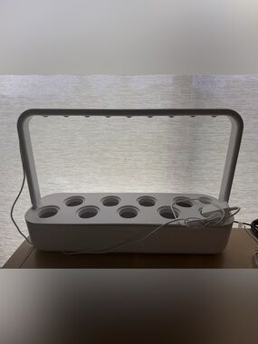 Click & Grow, Smart Garden 9, White Indoor Herb Planter with LED Grow Light